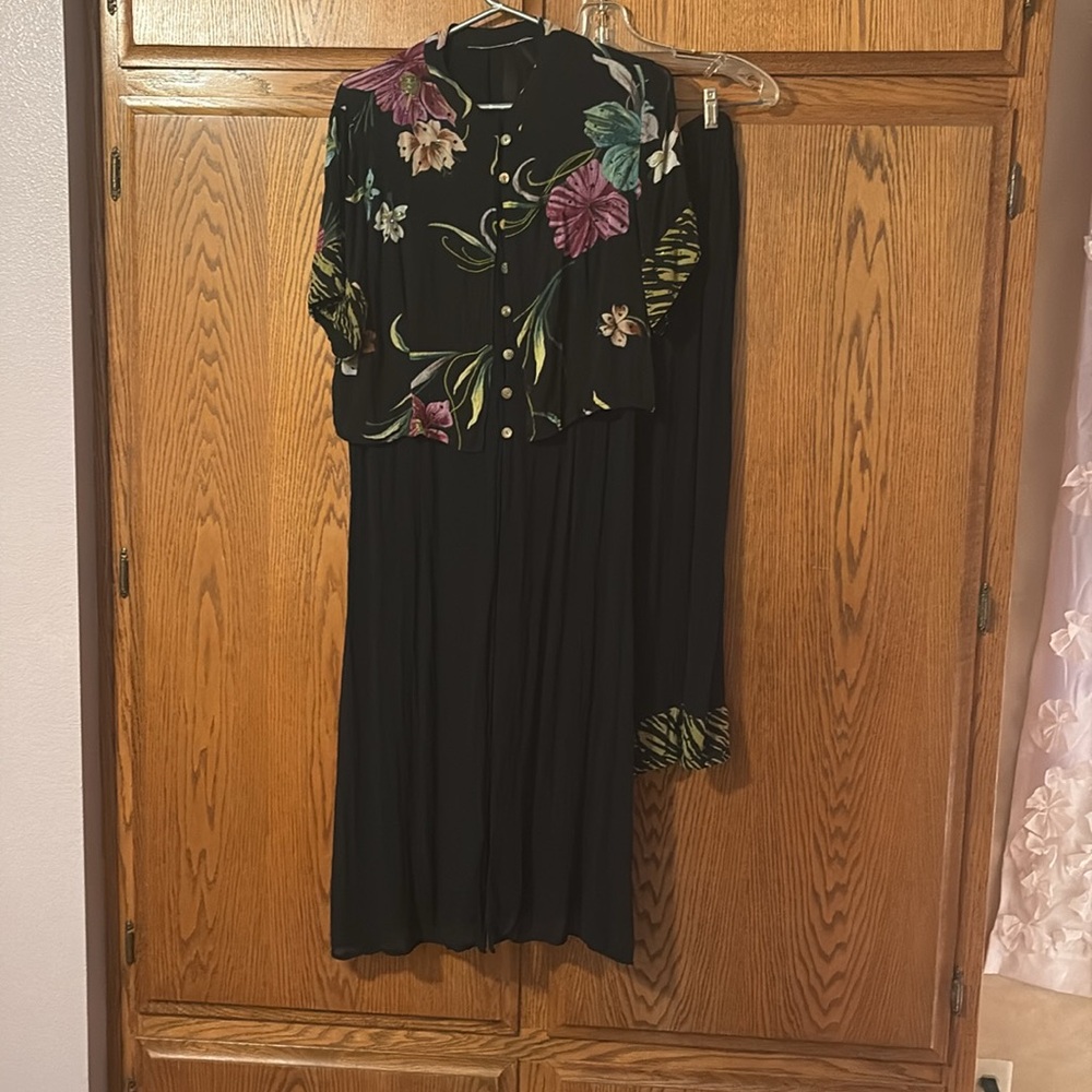 Long black floral top with matching capris pants